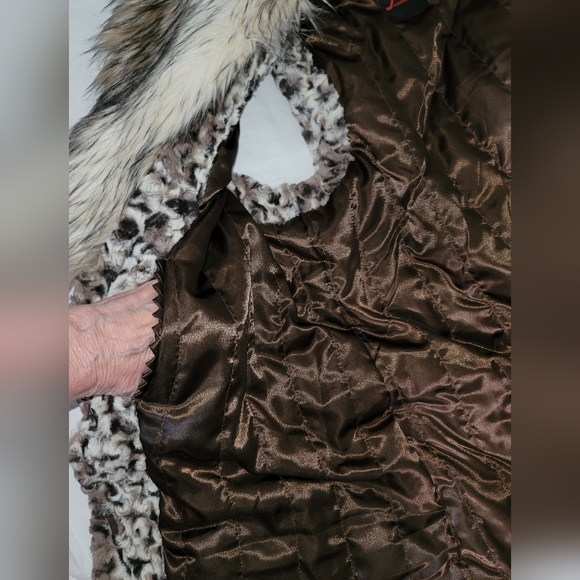 Stunning Adrienne Landau Vest - Picture 7 of 16